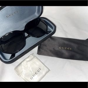 AUTHENTIC Gucci Sunglasses - Black